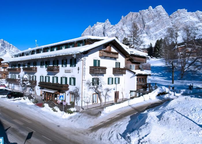 Hotel Menardi Cortina dAmpezzo Exterior roll enhance 3 6x scaled